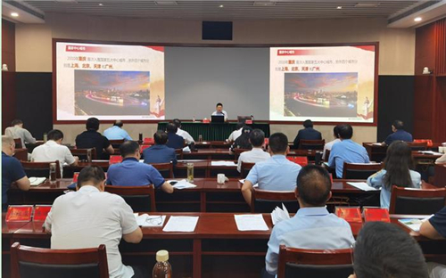 重庆市发改委副主任米本家作“推动成渝地区双城经济圈建设促进区域协调发展”专题讲座